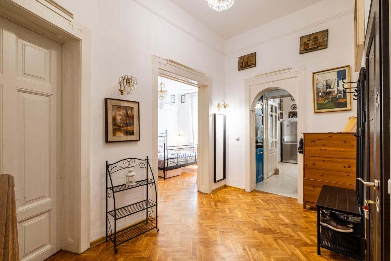 Aristocratic 2Bdrm Central Apartment Варна Экстерьер фото
